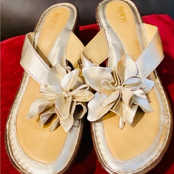 Born Shoes - Women’s Born Gold Flower Slide Wedge Sandals Size 9